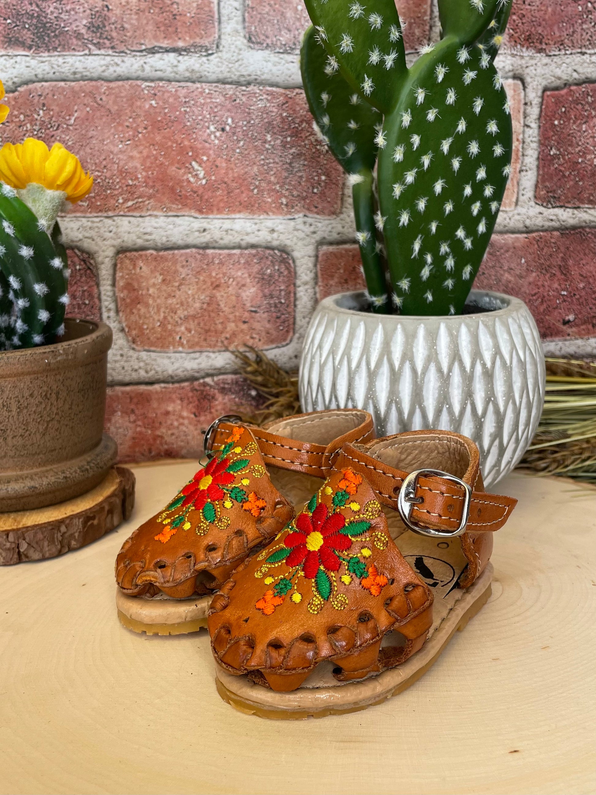 Girl top mexican huaraches